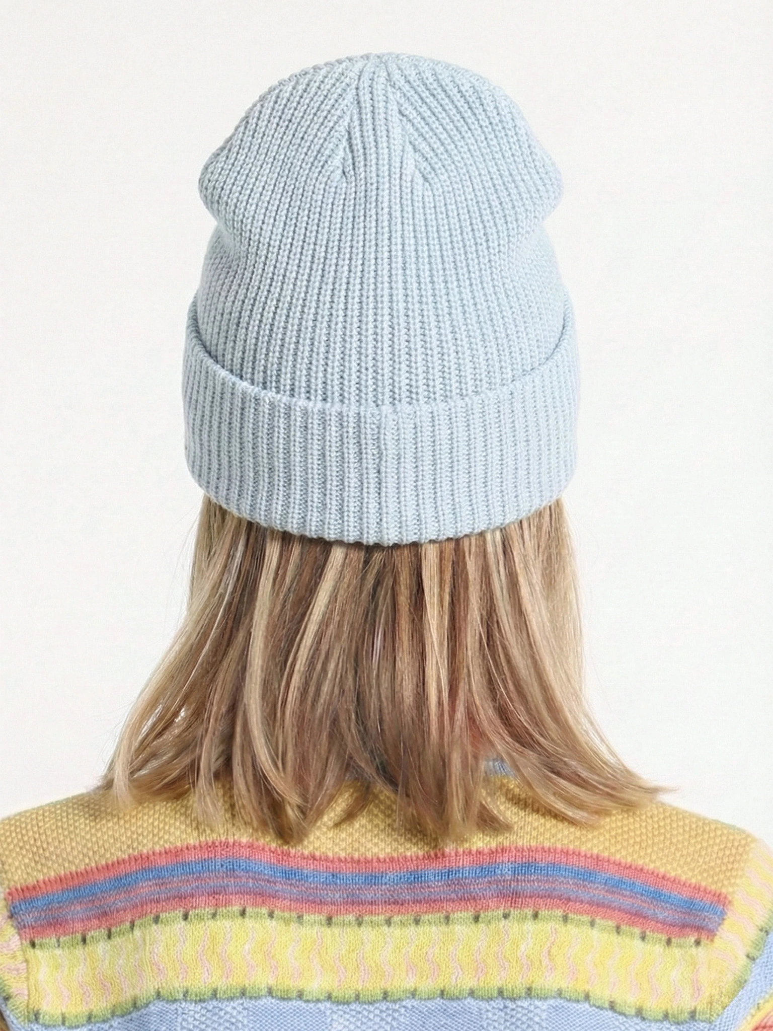 Шапка-бини светло-голубого цвета с отворотом из хлопка